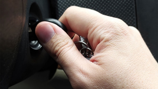 How to Do When Your Car Key Broke in the Ignition.jpg